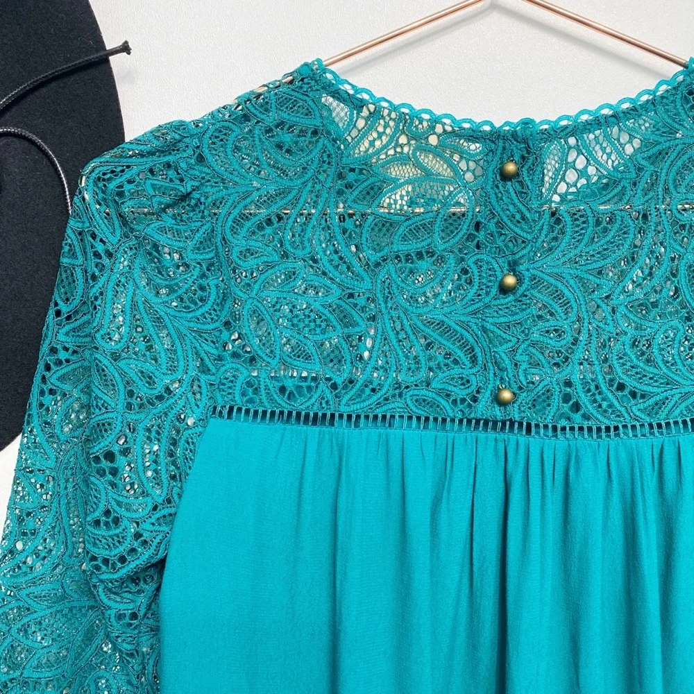 anthro | moulinette soeurs lace cloaked emerald green blouse 2 petite
